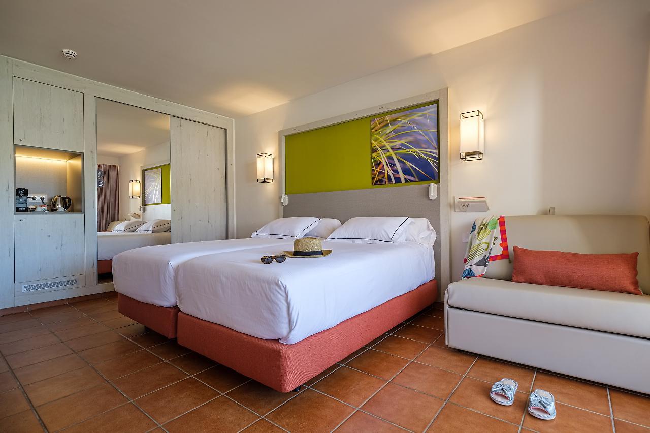 Oassium Hotel At Estival Park La Pineda Exterior photo